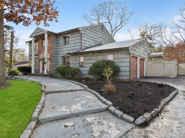 28 Mcculloch Drive, Dix Hills, NY 11746