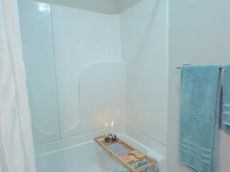 Tub shower with curved shower rod provide extra shower space