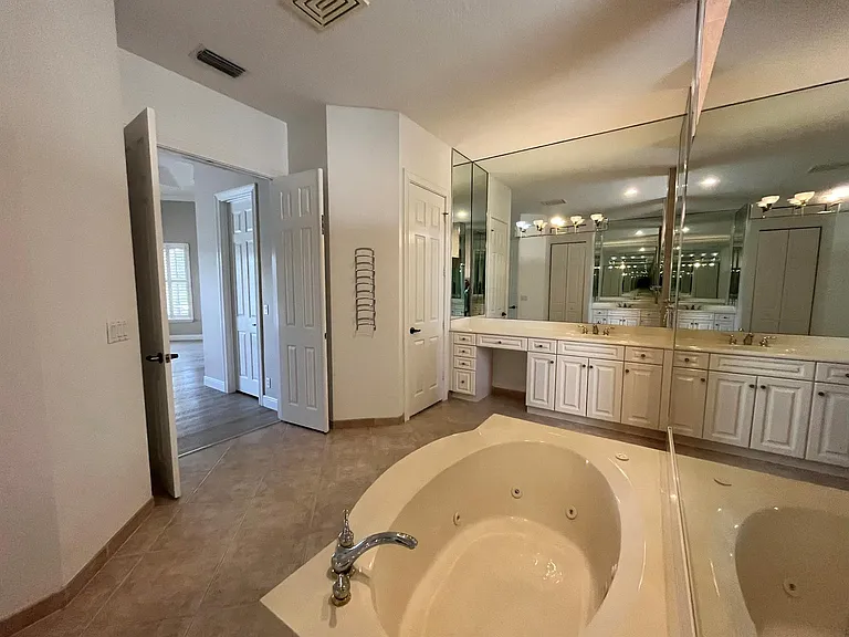 7724 NW 47th Dr — Photo 11