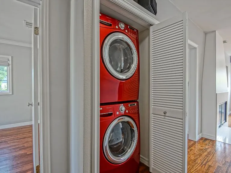 2404 Sebald Ave — Photo 17