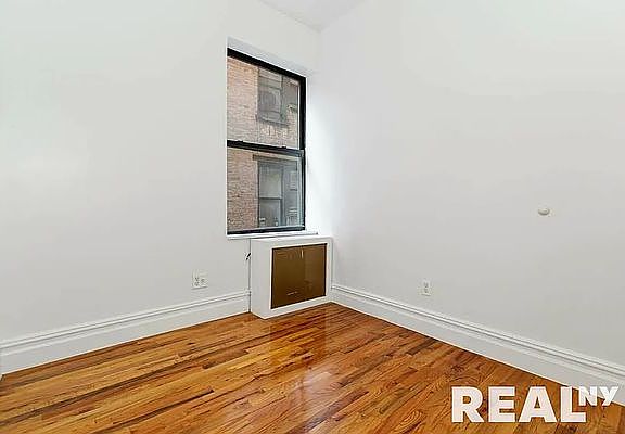 4th image of 222 W 10th St