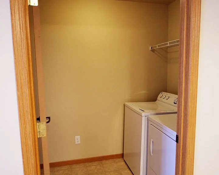 Belcastle Apartments — Photo 8