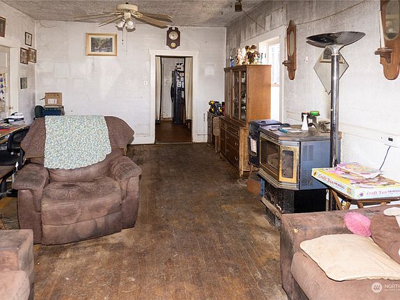 3rd image of 2316 Pacific Avenue