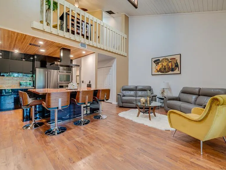 15080 Riverbend Blvd — Photo 1