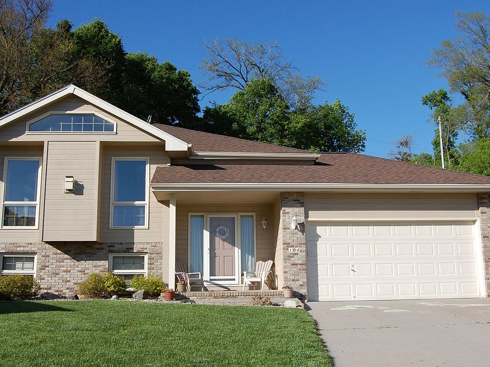 Front of home, view of new roof.