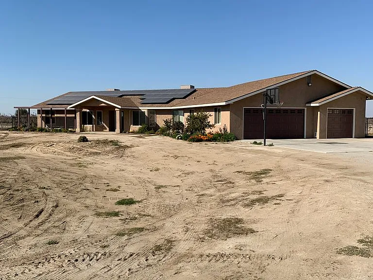 22702 Fairfax Ave — Photo 1