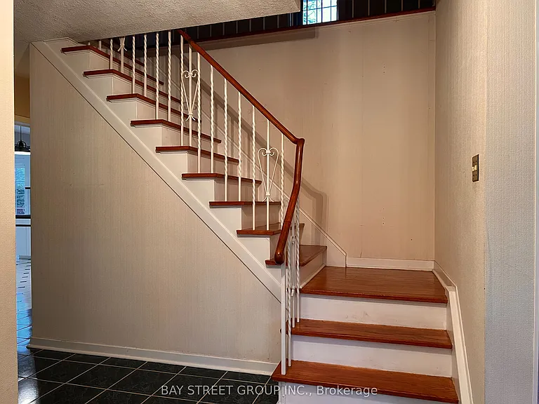 93 Lord Seaton Rd — Photo 18