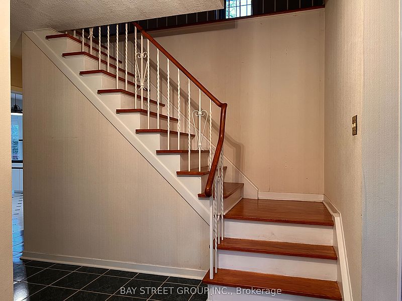Toronto House for rent - 5 Bedrooms — photo 25
