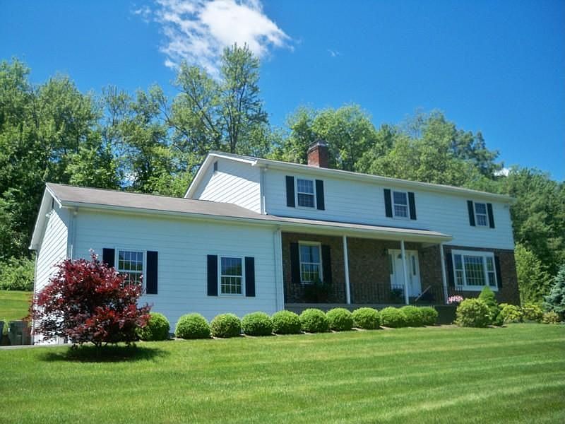 13 Lakecrest Drive