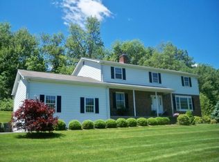 13 Lakecrest Dr, Danbury, CT 06811