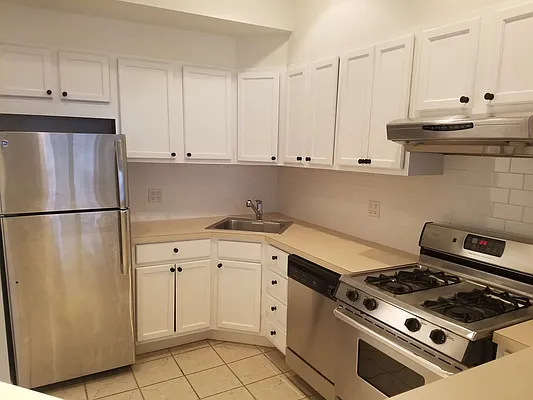 Rented by Batra Group Inc | media 25