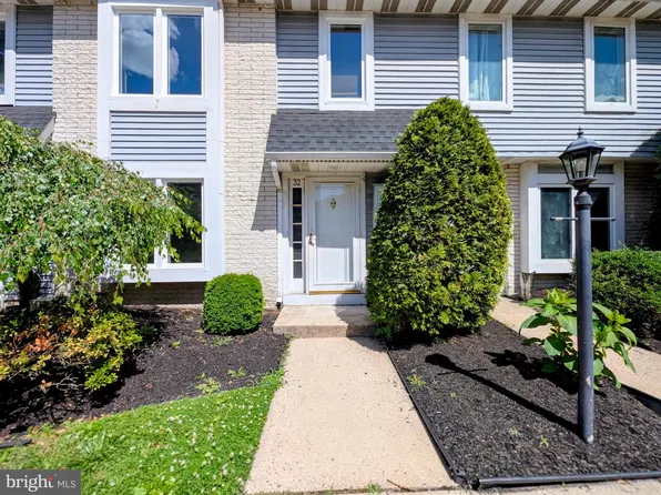 32 Appley Ct, Cherry Hill, NJ 08002