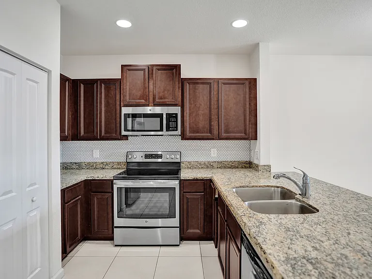4234 N Dixie Hwy #122 — Photo 6