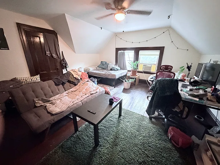 149 Strathmore Rd #10 — Photo 3