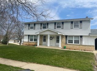 6700 Hill Ridge Dr #6702, Greendale, WI 53129