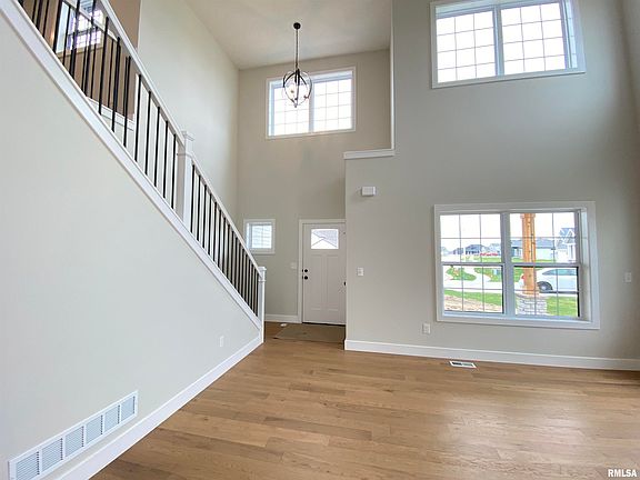 2nd image of 301 Hodges Ct