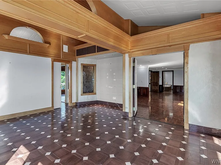 2039 E River Rd — Photo 22