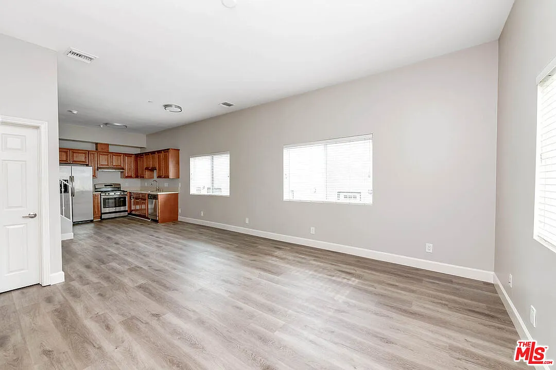 3 bed, 2.5 bath, 1480 sqft, $3,450 — Photo 2