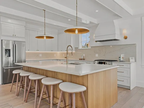 3 Goldenrod Ct, Nantucket, MA 02554