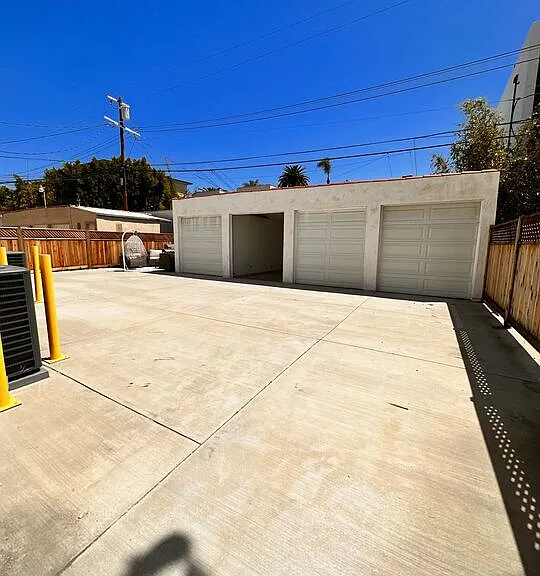 418 N Stanley Ave #420 — Photo 37