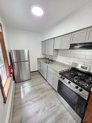  87 Manville Rd 3rdflr 2b/1b Renovated Newkitchen! Newfloors Petsok! Photo 1