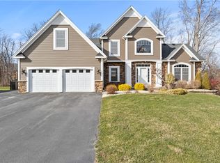 332 N Creek Xing, Rochester, NY 14612