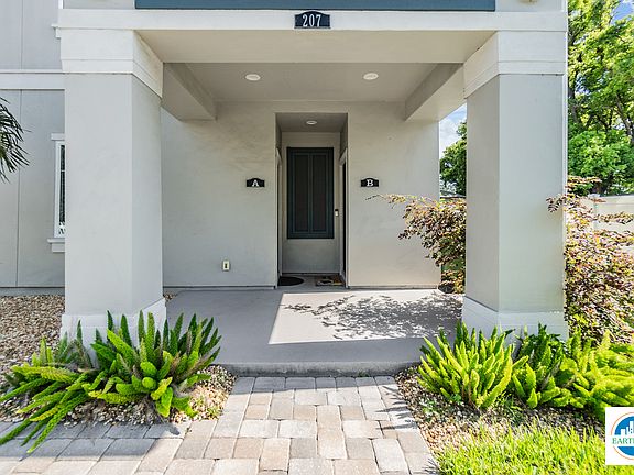 4th image of 207 W Columbus Dr #B