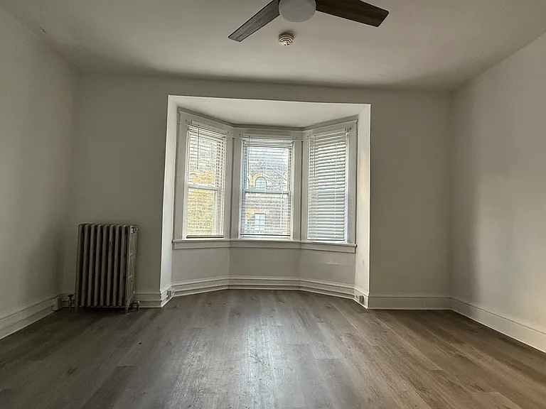 437 Montclair Ave — Photo 6
