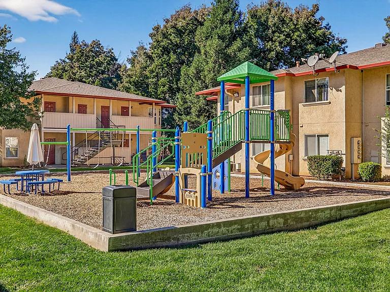 Mission Ranch Apartments — Photo 23