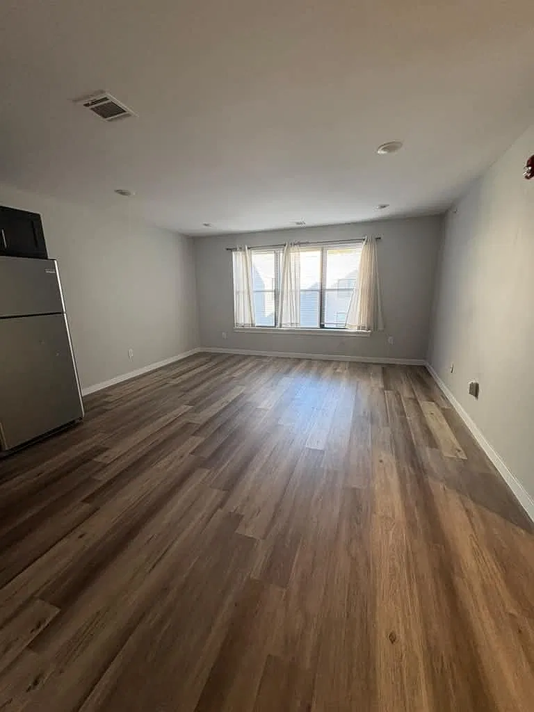 1 bed, $1,718 — Photo 2