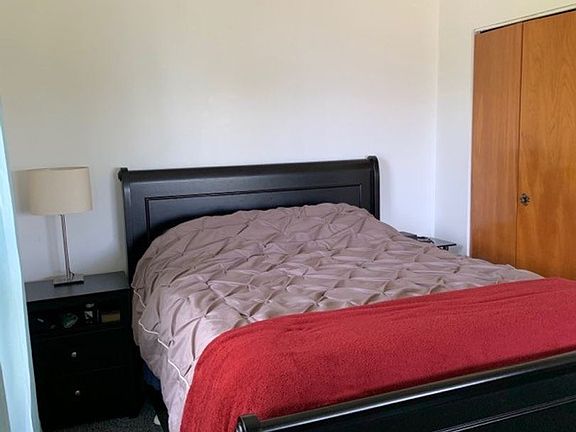 3rd image of 525 205th Ave NE