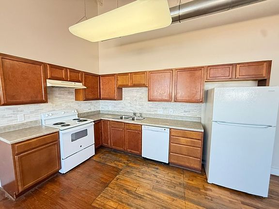 4th image of 614 Lynn St #303