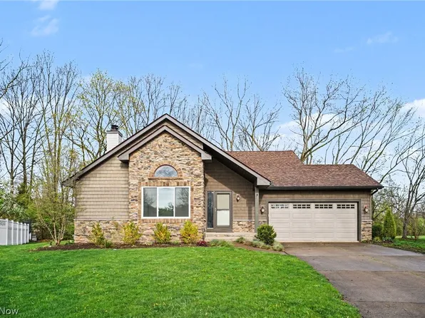 9505 Green Valley Dr, Mentor, OH 44060