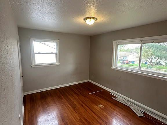 4th image of 1005 Edgehill Dr