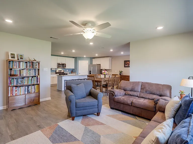 1033 Enclave Cir — Photo 16