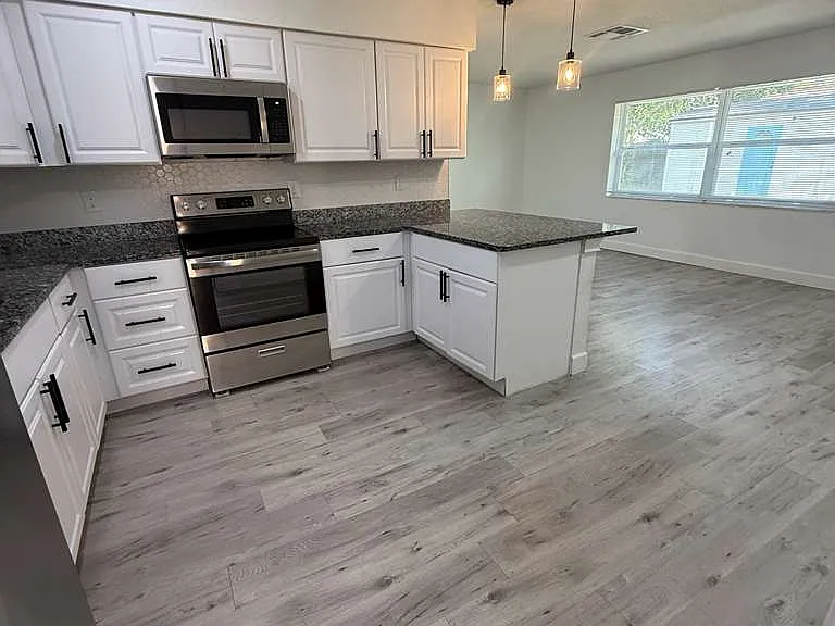 7188 Spring Hill Dr — Photo 2