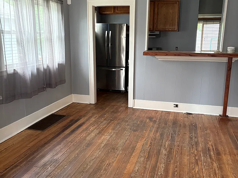 1331 Bissell St — Photo 3