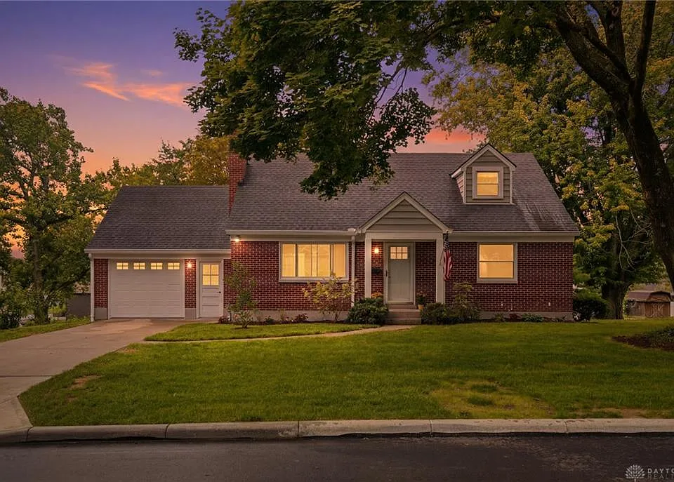 136 E Ridgeway Dr