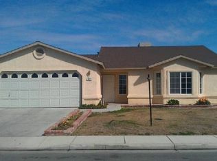 327 Calle De La Vina, Delano, CA 93215