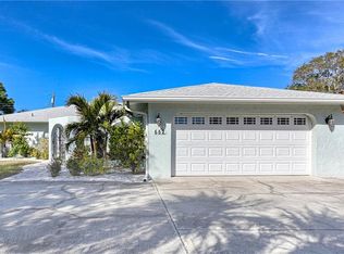 662 Mehlenbacher Rd, Belleair, FL 33756