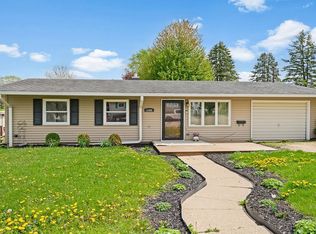 1306 Hemlock Ave, Dixon, IL 61021