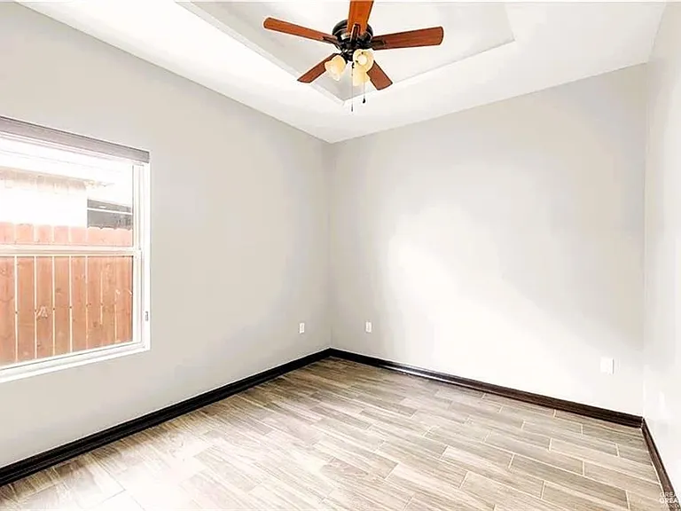 5504 San Roman Dr — Photo 10