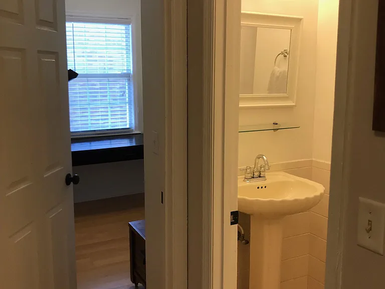 902 Beresford Ct — Photo 9