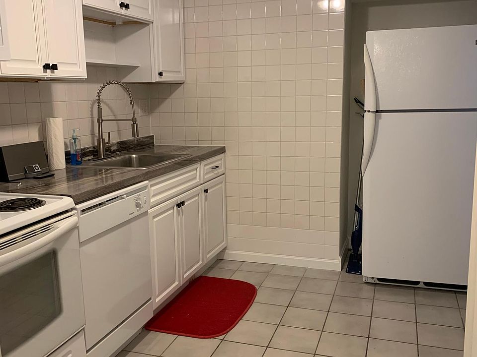 1st image of 52 Beach St #52B