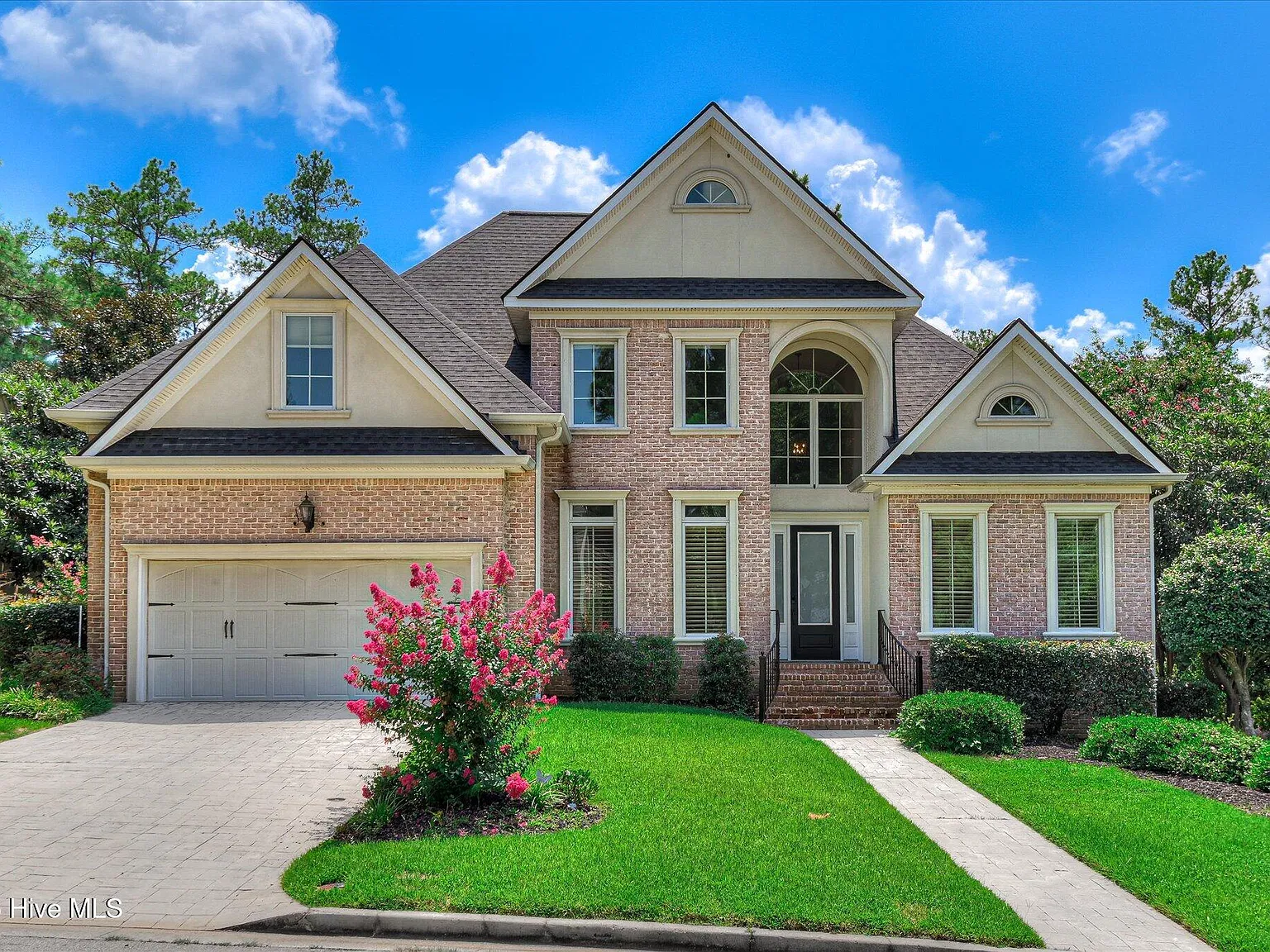 4 bed, 3.5 bath, 3450 sqft, $3,500 — Photo 1
