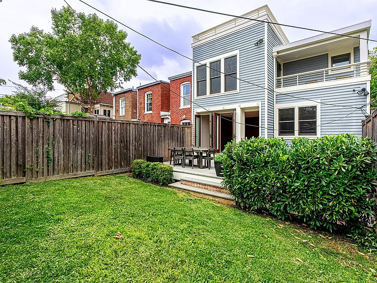 325 D St SE — Photo 31