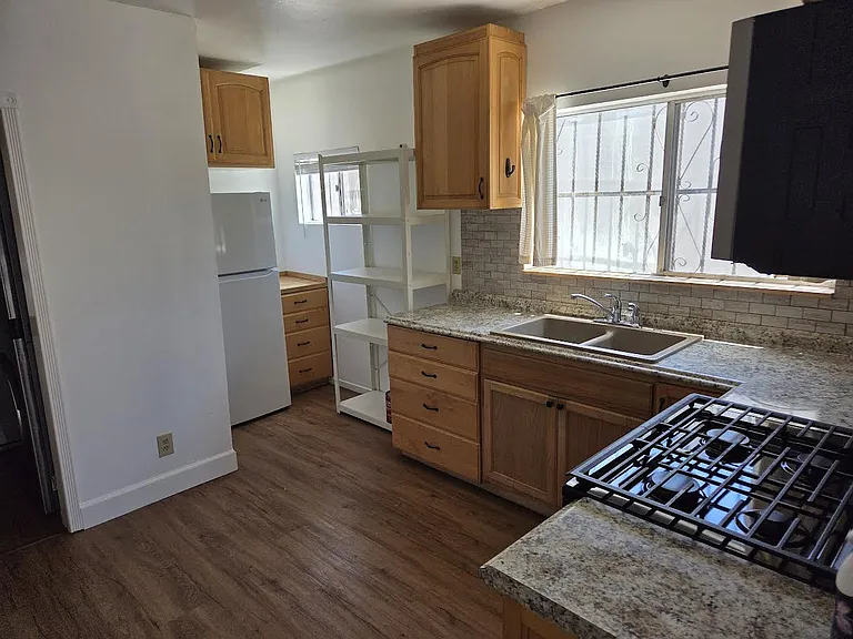 1129 S Evans St — Photo 14