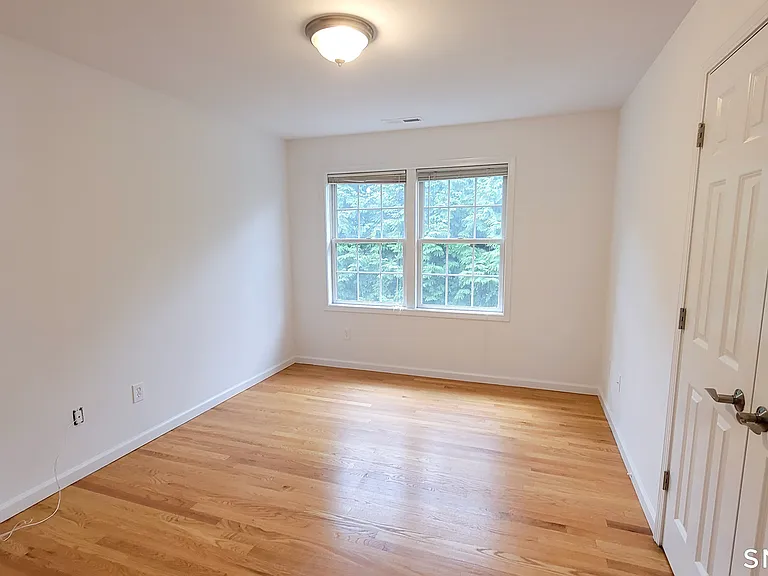 65 East Ave — Photo 15