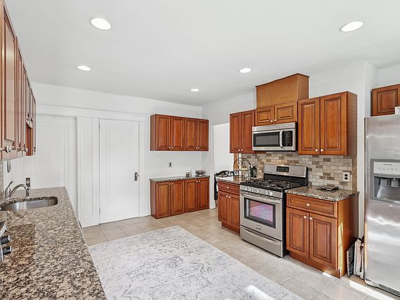 5th image of 587 Wyckoff Ave #1
