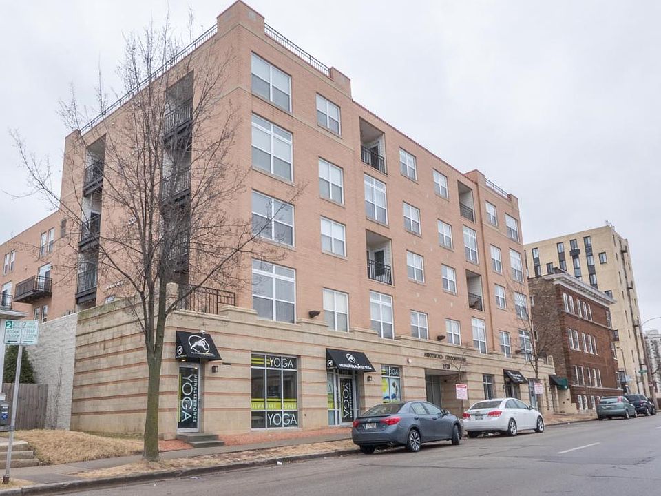 1st image of 1920 N Farwell Ave #402